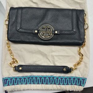 Tory Burch Amanda East West Shoulder Bag in Black Patent Leather.